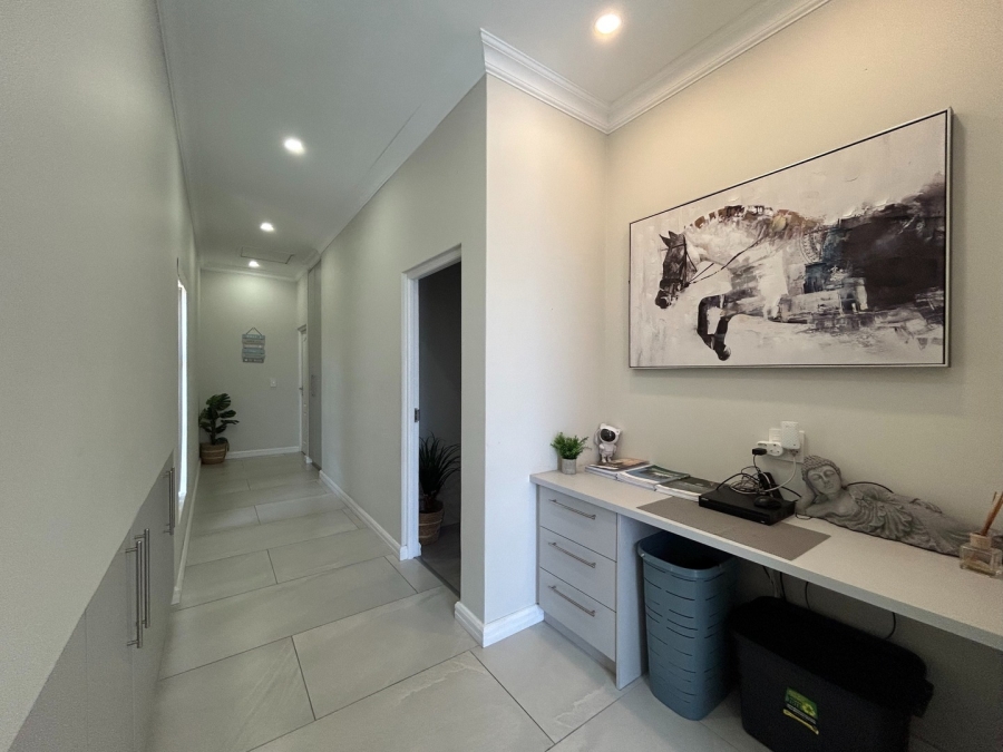 To Let 4 Bedroom Property for Rent in Sandown Western Cape